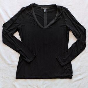 White House Black Market Black Long Sleeve V-Neck Fitted Layering Tee Size XS